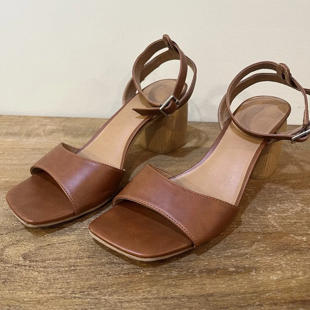 Universal Thread Block Heel Sandals Womens Size 12 Cognac Saddle‎ Ankle Strap